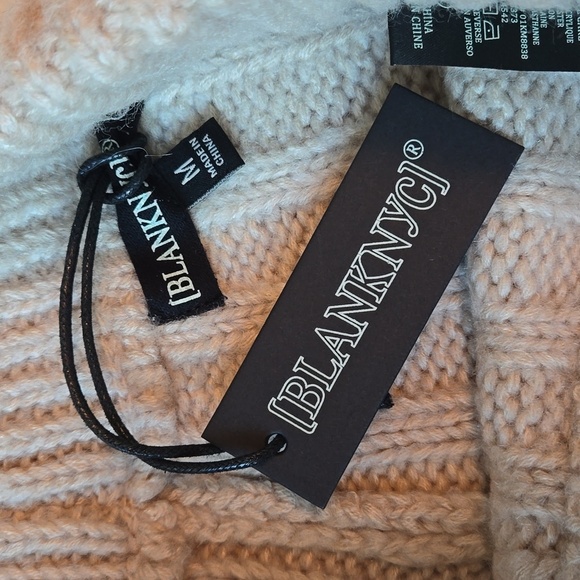 NWT*BLANK NYC Give It Back ribbed sweater shorts womens size Medium - Picture 4 of 8